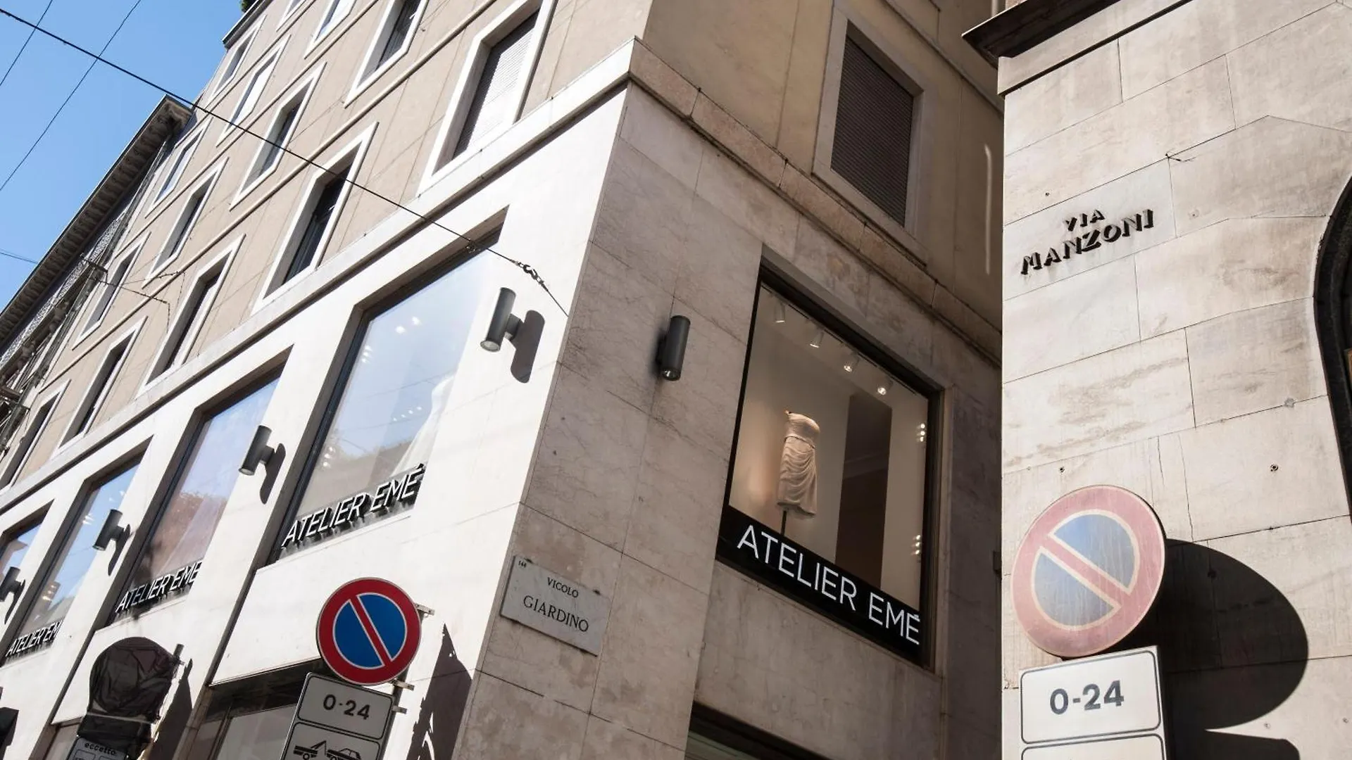 Montenapoleone Central Suite - Best Location Possible Milan Apartment