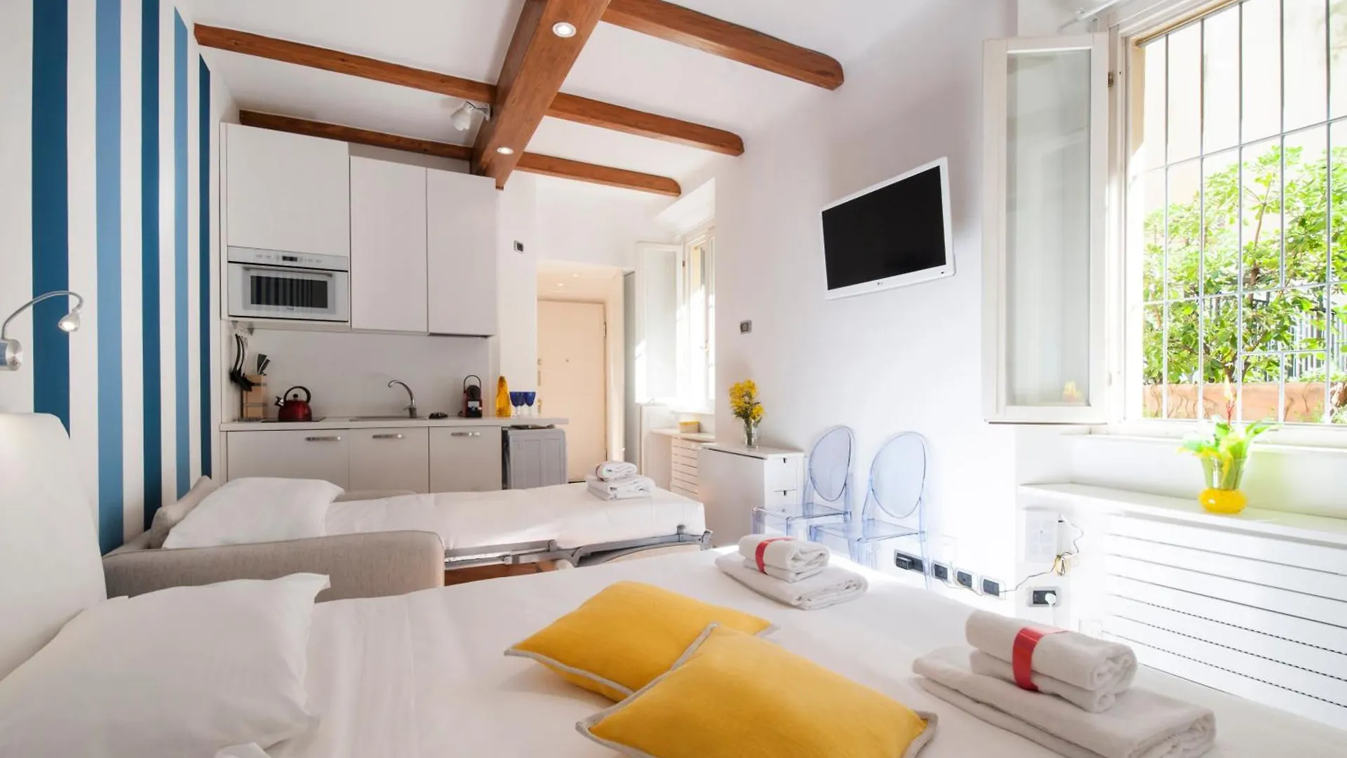 Montenapoleone Central Suite - Best Location Possible Milan Apartment